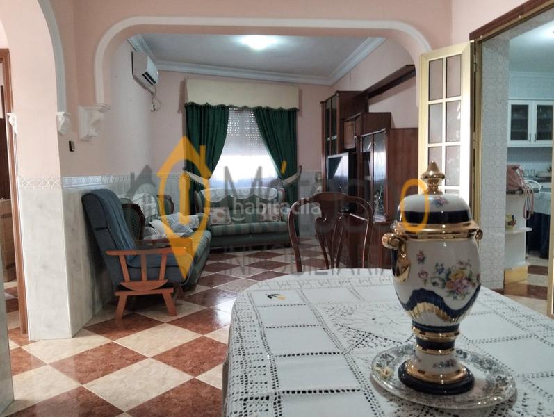 Foto 160d00e6-8fb1-41d2-9514-a68a7646f01f. Casa adosada casa torrelaguna, 145.000€ en Torreblanca Sevilla