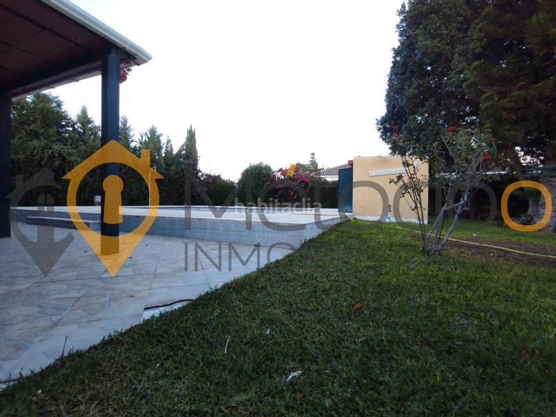 Foto a25baf7f-ece4-4a5e-be40-dd50d157b367. Chalet con camino parcheggio piscina in Carmona