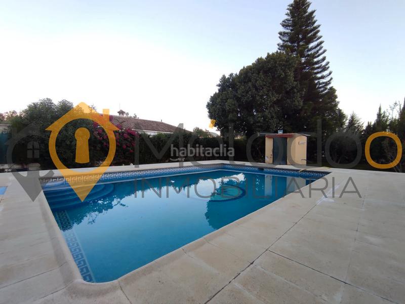 Foto bfb8ee0f-df28-440e-8afc-8fba7cfbeee4. Chalet con camino parcheggio piscina in Carmona