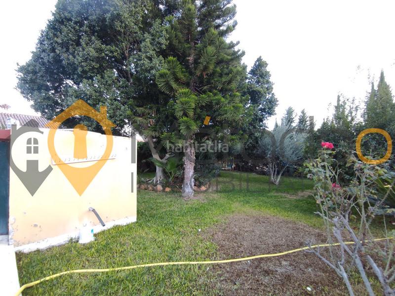 Foto bfe879b8-e643-46fd-b841-ad3b8ba2987a. Chalet con camino parcheggio piscina in Carmona