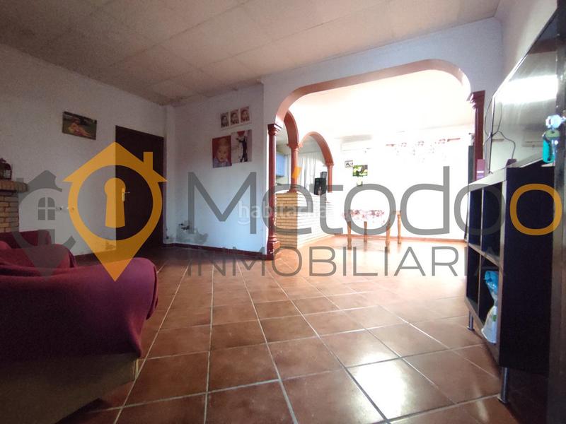 Foto d2bb73fe-20a8-465f-8405-7d25530be3f3. Chalet con camino parcheggio piscina in Carmona