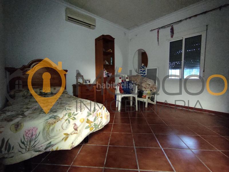 Foto d6e98ea9-fd8d-4191-b539-f69595535894. Chalet con camino parcheggio piscina in Carmona