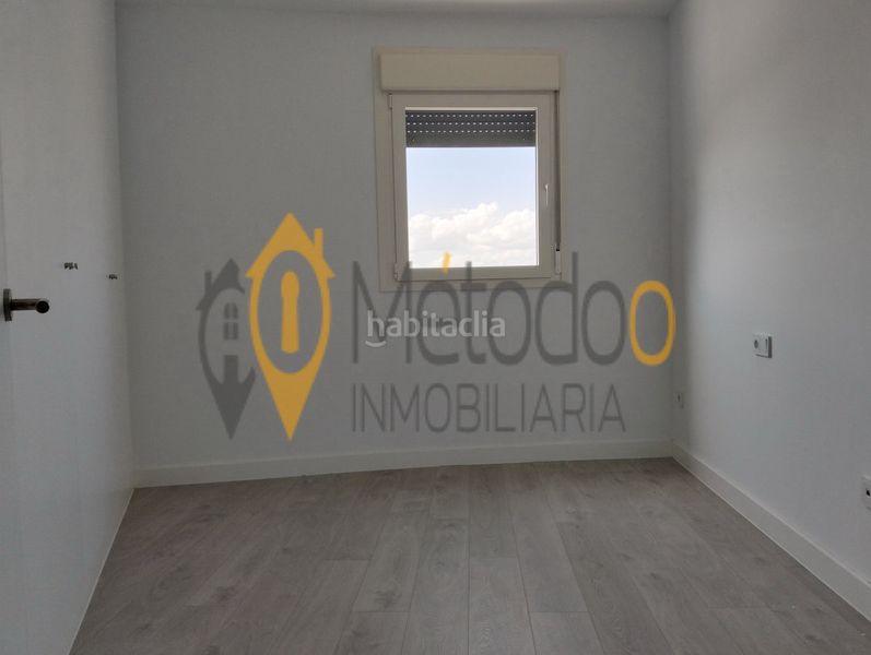 Foto 3cf782c1-2fd9-40d2-b948-d95dfc969537. Rent flat with heating parking pool in Torreblanca Sevilla