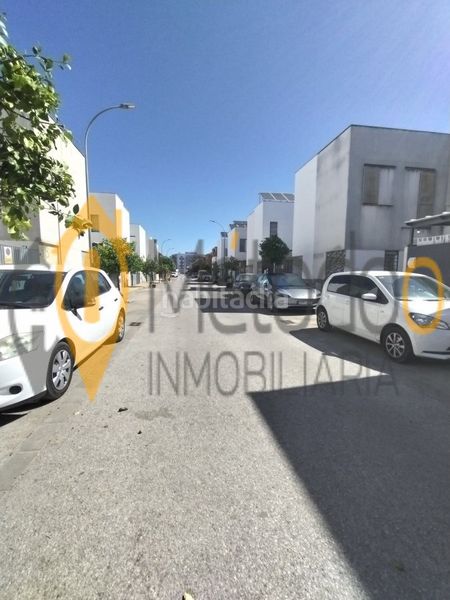 Foto b7d694a6-8d32-4a54-8f45-546a4256a64b. Casa adossada amb aparcament a San Jose de la Rinconada
