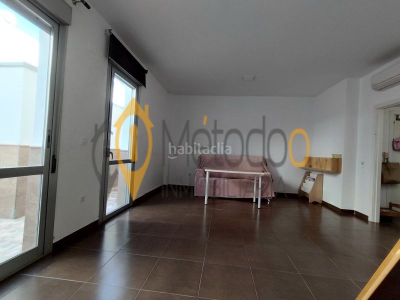 Foto f1b2579a-bc9d-44d5-85b7-6e889281ffb2. Casa adossada a San Jose de la Rinconada