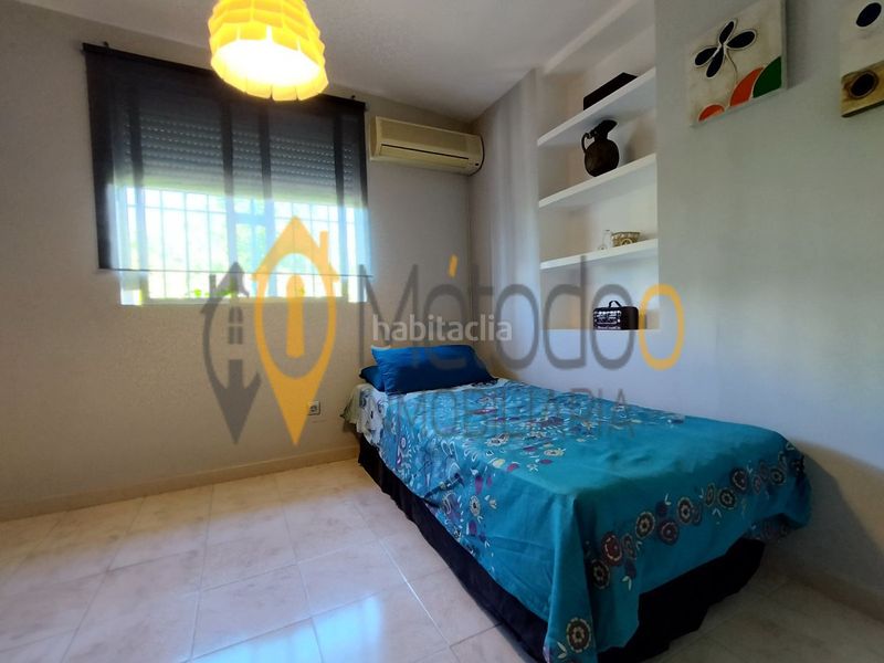 Foto 04a2470d-94f3-45fc-9ff0-81638b4cda9a. Casa adossada a Juan XXIII - Rochelambert Sevilla