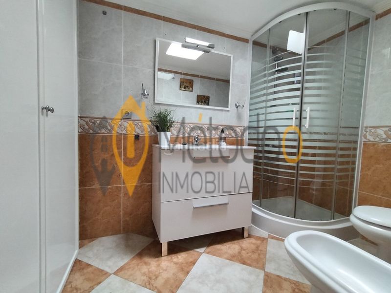 Foto 399c5e00-5e2b-4d88-9ed6-f173bbe3a266. Casa adossada a Juan XXIII - Rochelambert Sevilla