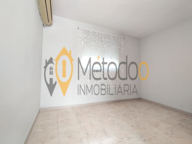 Foto 65ff7727-b39c-4de0-ad98-a3463e4e2291. Casa adossada a Juan XXIII - Rochelambert Sevilla