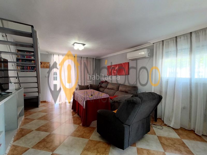 Foto e0c28bd2-1967-4956-a767-74bd68532177. Casa adossada a Juan XXIII - Rochelambert Sevilla