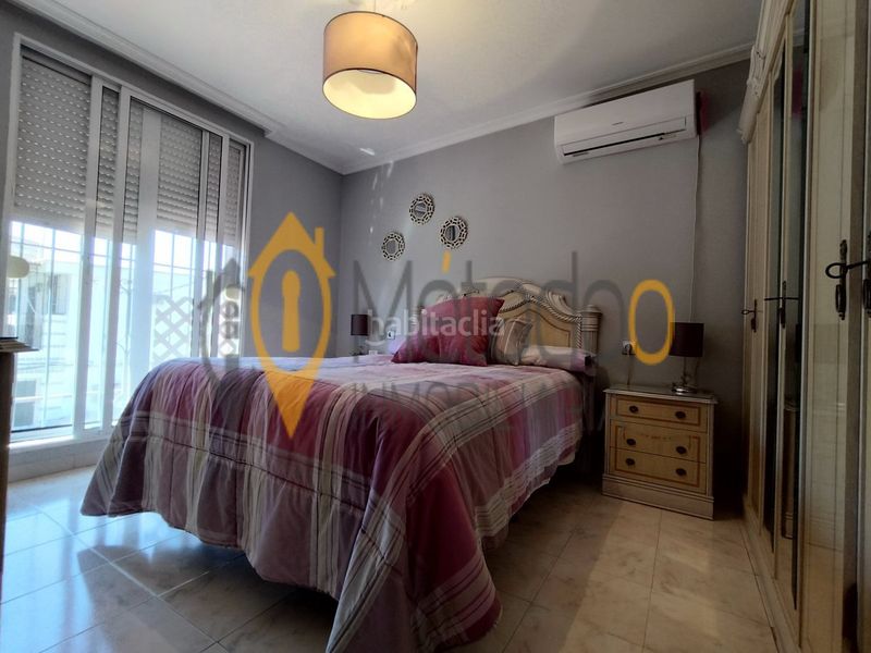 Foto f07a5cfa-46a2-43f9-a02d-e379a2c9ca59. Casa adossada a Juan XXIII - Rochelambert Sevilla