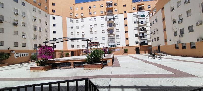 Foto e3e056df-8135-4232-b49f-81a9fbf2c02e. Pis amb aparcament a colores - entreparques Sevilla