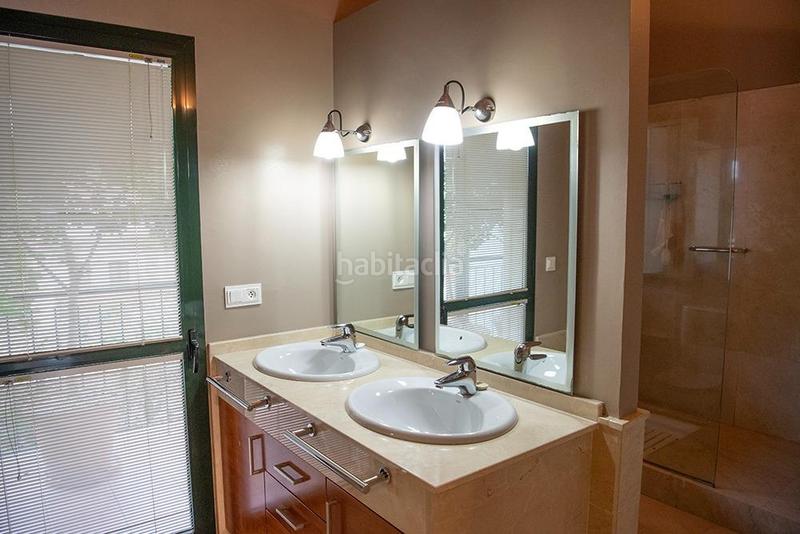 Foto 42437f57-6a79-4042-874e-1bda7b2fe730. Chalet mit heizung parking in El Zaudín - Club de Golf Bormujos