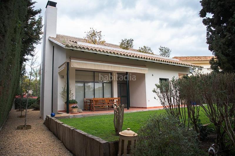 Foto 47c80f33-ecf2-44ce-a566-440e5181b84f. Chalet mit heizung parking in El Zaudín - Club de Golf Bormujos