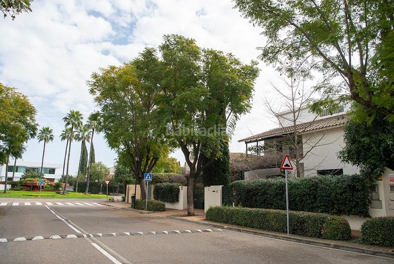 Foto 68cf90a4-6242-432c-ac6e-c26b86b47345. Chalet mit heizung parking in El Zaudín - Club de Golf Bormujos