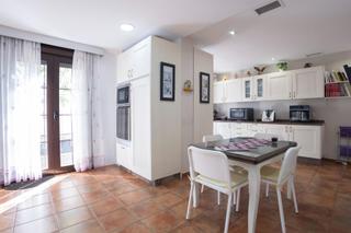 Casa aparellada  Calle santiago luna. Este es el maravilloso hogar que estabas esperando para ti y los