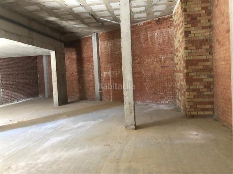 Foto a52348a8-fa5a-4250-ad44-29392fb73f87. Alquiler local comercial magnífico local con la mejor ubicación posible . en Tomares