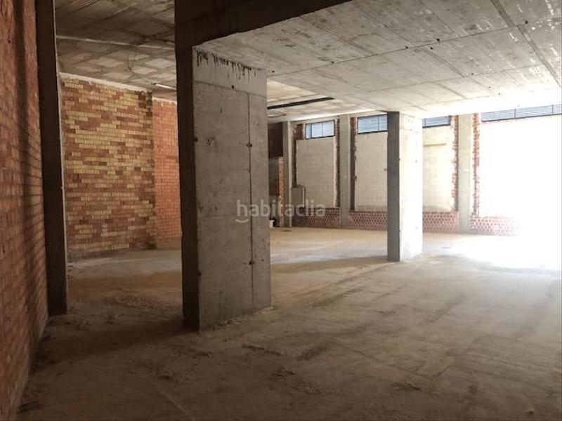 Foto bd3d9eb1-c9a2-4f54-b1e4-b96f1abac1b6. Alquiler local comercial magnífico local con la mejor ubicación posible . en Tomares