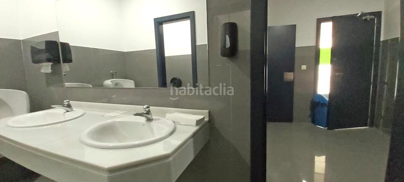 Foto 27cd13a3-5009-4ddb-b243-c3f85b50551d. Oficina la oficina que buscabas y a un precio inmejorable en Bollullos de la Mitación