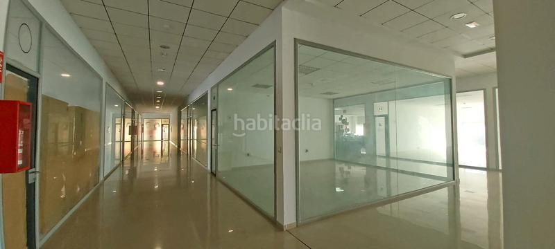 Foto 51a6e7e1-c3f7-4e74-b4e5-d9ea35e2ba99. Oficina la oficina que buscabas y a un precio inmejorable en Bollullos de la Mitación