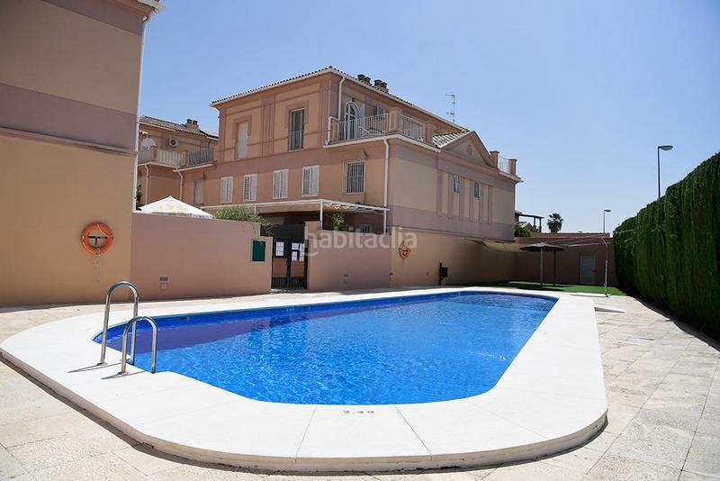 Foto 5525a5a4-5ceb-46a1-921d-48c2b5768db3. Casa pareada estupenda casa en olivar de Aljamar. en Tomares