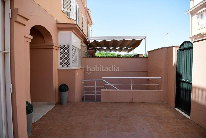 Foto b4735273-18ea-43ec-956c-81b4daec512c. Casa pareada estupenda casa en olivar de Aljamar. en Tomares