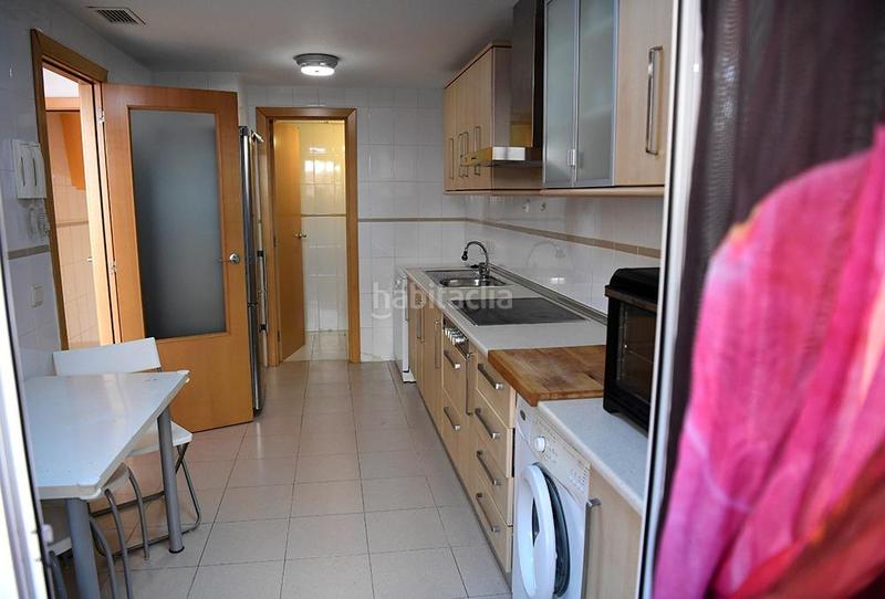Foto d5782480-b1e0-4da2-bddb-c06291396645. Casa pareada estupenda casa en olivar de Aljamar. en Tomares