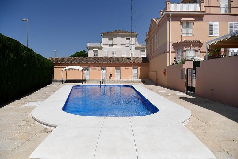 Foto e5db2db7-f08f-49f9-941a-c1efe126100e. Casa pareada estupenda casa en olivar de Aljamar. en Tomares