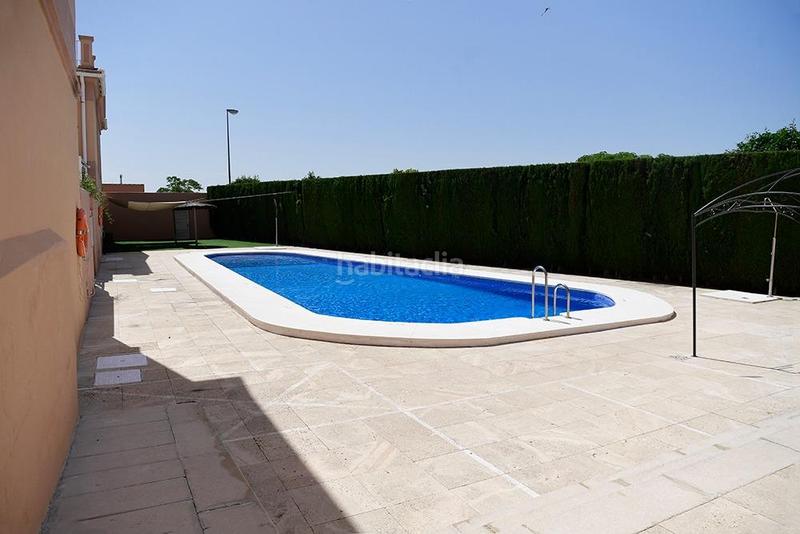 Foto f6826a78-2a17-451a-859e-d7234a5f52db. Casa pareada estupenda casa en olivar de Aljamar. en Tomares