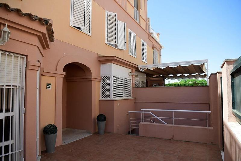 Foto faae2834-2ebd-4b66-a72a-eb7c09593b92. Casa pareada estupenda casa en olivar de Aljamar. en Tomares