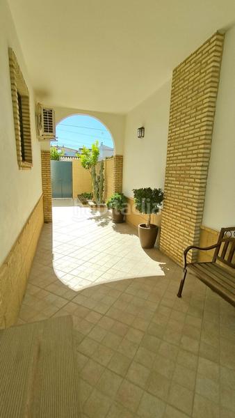 Foto ba7c425e-5915-4803-8a4d-f6206660cd81. Casa  en venta en Gines