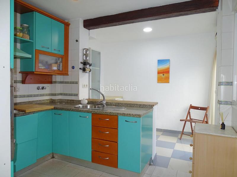 Foto 1b3a4dd1-003d-4a28-8d52-c76f9a99ad36. Casa adossada amb calefacció aparcament a Centro Tomares