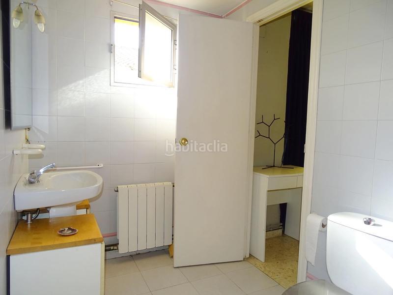 Foto 8e72717c-497e-4fa8-b0f1-2be2448f8112. Casa adossada amb calefacció aparcament a Centro Tomares