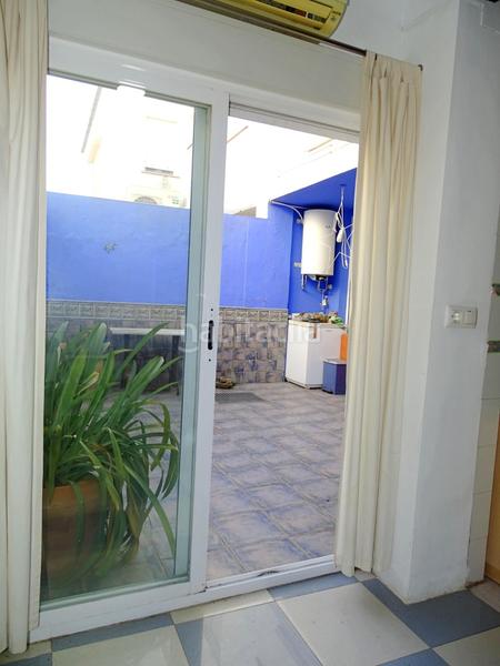 Foto b870b3a0-a544-4638-85a7-550c15ec3d6b. Casa adossada amb calefacció aparcament a Centro Tomares