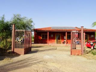 Chalet à Carmona. Chalet en carmona gran terreno, abundante agua y múltiples posib