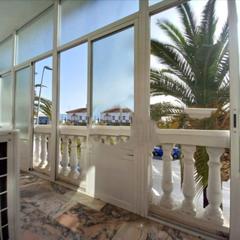 Casa a Carretera rocio del 63. Casa en planta alta en carretera del rocio
