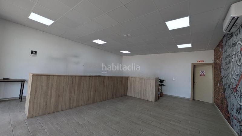 Foto bad43222-6dbf-4526-8fc1-72ec5ce52ea6. Geschäftsraum in Pilas