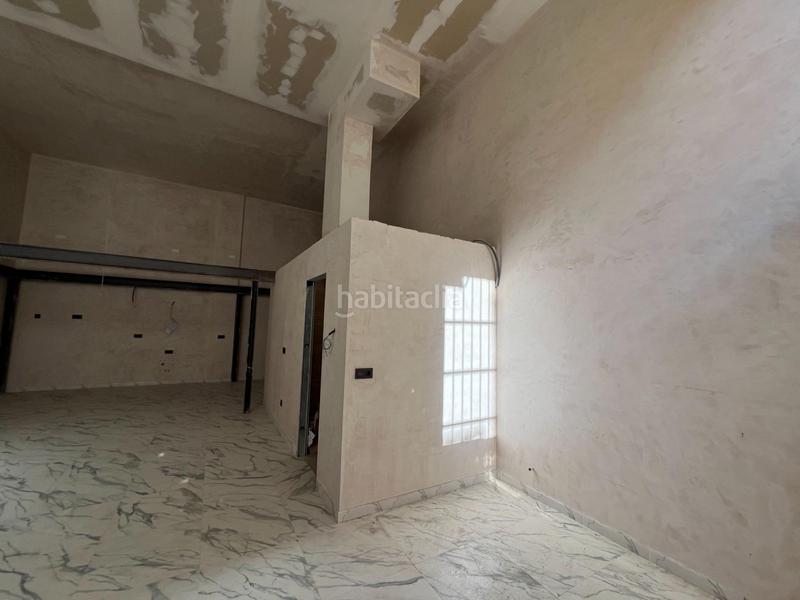 Foto 1cc38703-f38d-44d7-93eb-a0ee9c081b5a. Local comercial amplio local comercial de 95 metros con cambio de uso aprobado en Sevilla