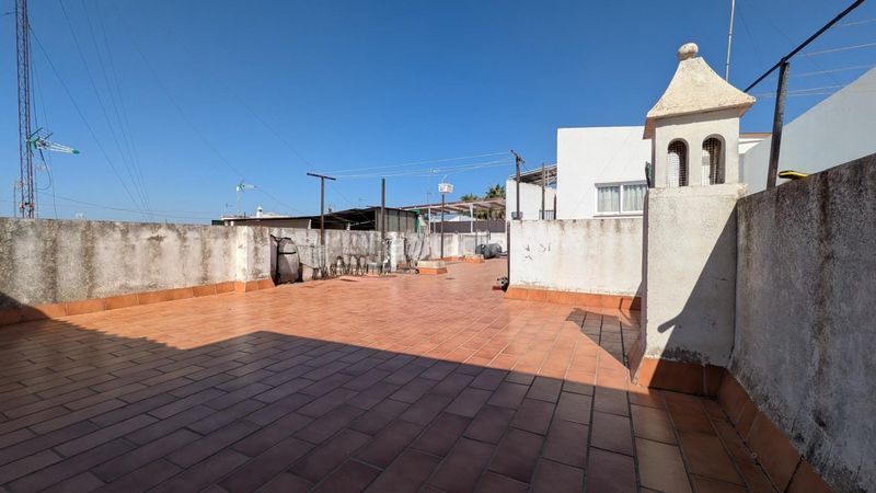 Foto f892a237-d5fb-4414-9a81-12a8f5d23471. Àtic a Almonte Almonte