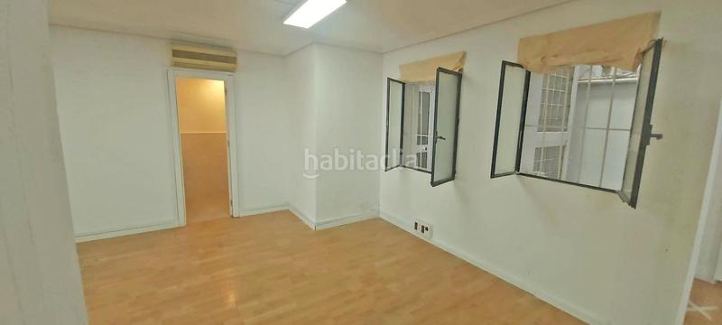 Foto 9ca1219b-9fd0-4df5-ba05-eca6c558d722. Alquiler local comercial en plaza virgen de la amargura 1 local comercial u oficina a pie de calle en Sevilla