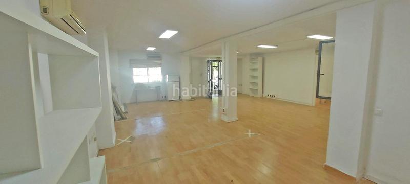 Foto 55a3f4dd-51d9-4253-97e1-fcb4704c0e08. Lloguer local comercial a plaza virgen de la amargura 1 a Sevilla