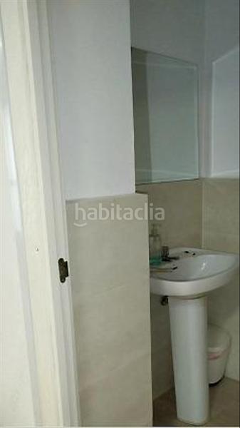 Foto cb982593-06a8-455f-a1b8-d1def516dda8. Lloguer local comercial a plaza virgen de la amargura 1 a Sevilla