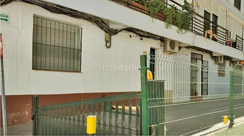 Foto f6d52441-a4e5-4127-9829-efc53a14d8af. Lloguer local comercial a plaza virgen de la amargura 1 a Sevilla