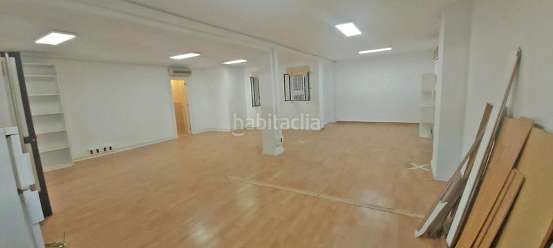 Foto ff9fe5b0-fbbc-4430-be80-d4c60fc7d3c6. Lloguer local comercial a plaza virgen de la amargura 1 a Sevilla