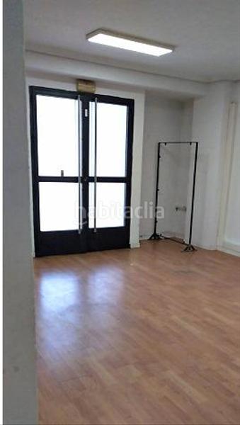 Foto 501ca40f-f8c4-4661-a5d2-e3bcf8bd6d62. Location local commercial dans plaza virgen de la amargura 1 dans Sevilla