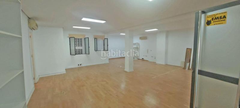 Foto 7db149f3-6ac9-4ed6-98f7-7d2451ae6fba. Location local commercial dans plaza virgen de la amargura 1 dans Sevilla