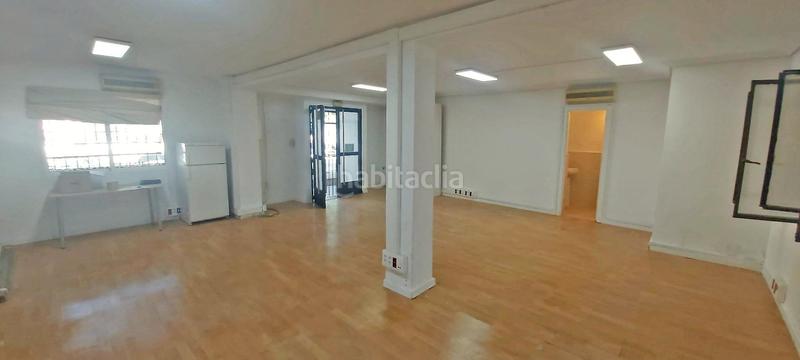 Foto b0f1288e-4e7b-43b9-8d3d-317a79e6ffcf. Location local commercial dans plaza virgen de la amargura 1 dans Sevilla