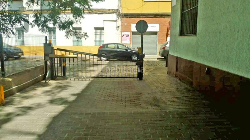 Foto dbfa0489-e73e-454c-baa1-ffe9bc6143c4. Location local commercial dans plaza virgen de la amargura 1 dans Sevilla