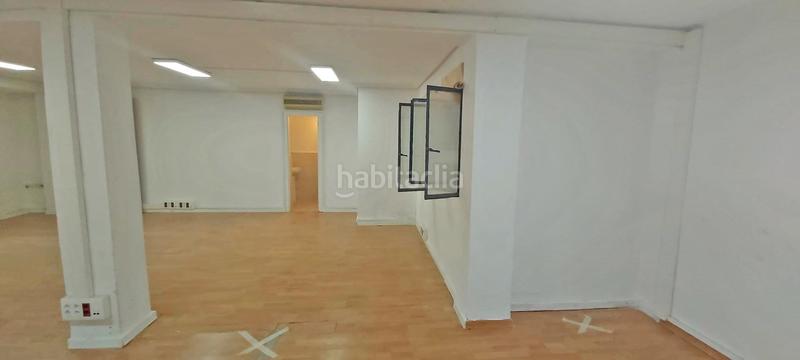 Foto fd36e3b9-416f-4069-8ff1-d832d04a45c9. Location local commercial dans plaza virgen de la amargura 1 dans Sevilla