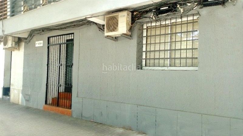 Foto 6202d210-dd7e-4a8d-a4d9-6fb27d0cd282. Rent business premise in plaza virgen de la amargura 1 in Sevilla