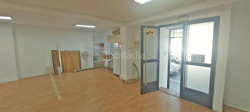Foto a066e05d-2a78-44f1-b4ff-f84b1eed4066. Rent business premise in plaza virgen de la amargura 1 in Sevilla